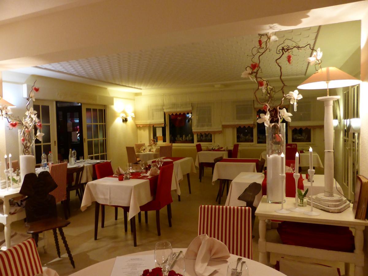 Hotel Restaurant Aux Sapins Thann Exteriör bild